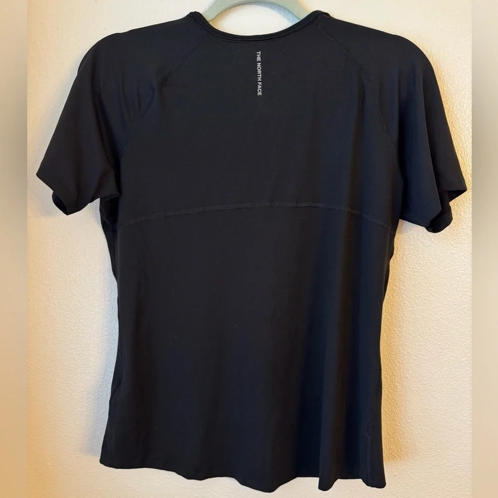 The North Face Women's Classic Blk Workout/Hiking Tee - Picture 3 of 5
